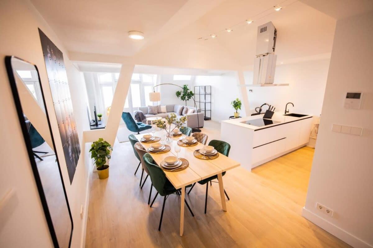 Grandly 3 Bedroom Serviced 83m2 -nb306g- Holiday home *