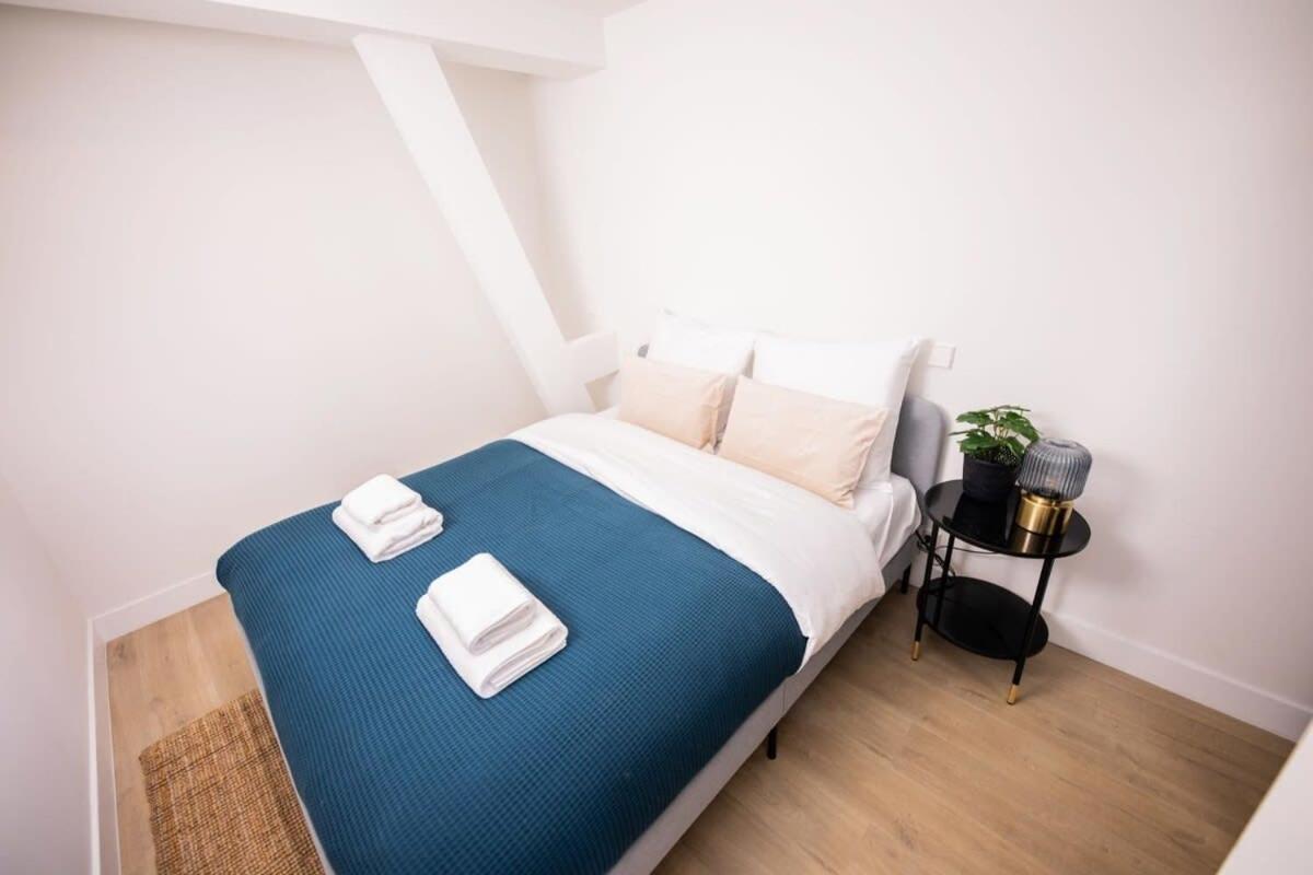 Grandly 3 Bedroom Serviced 83m2 -nb306g- Rotterdam