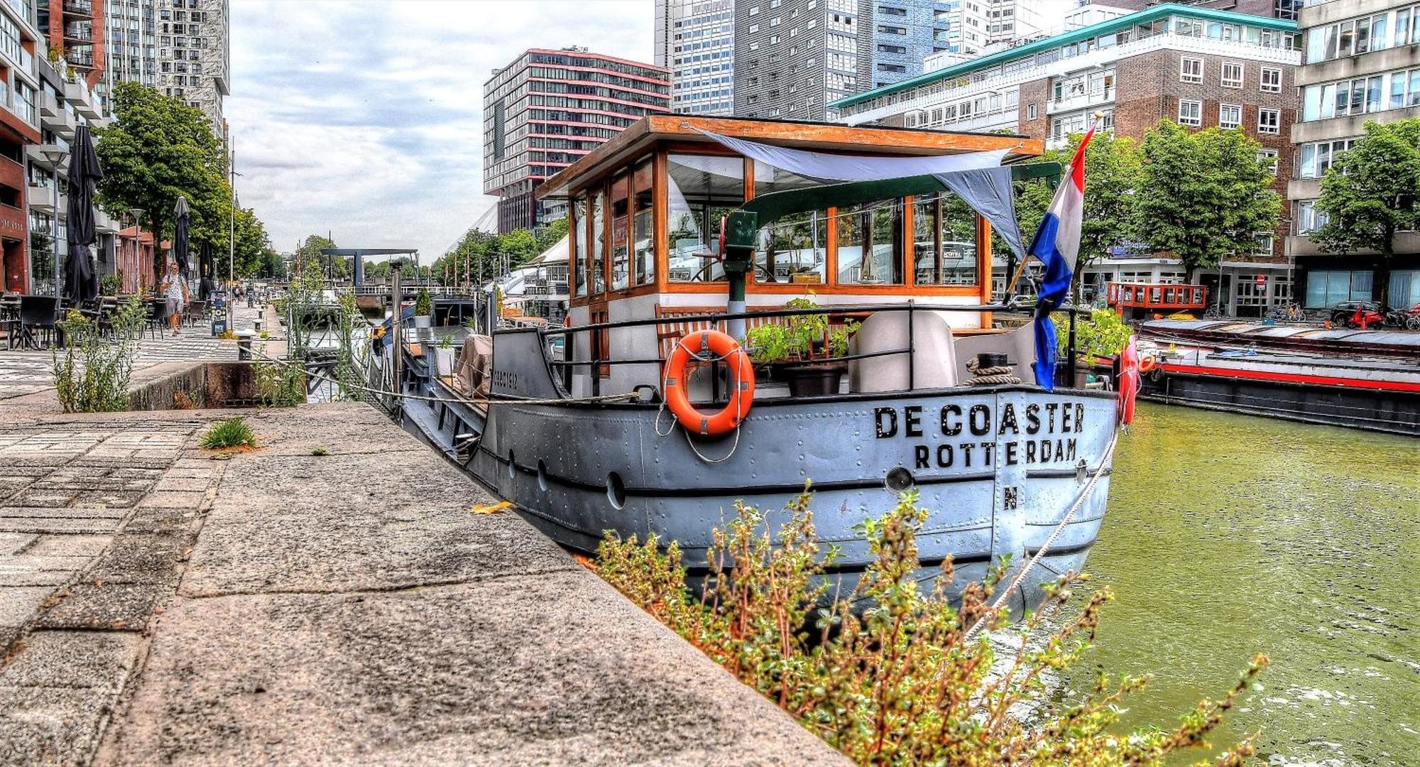 Botel De Coaster & Aquarium Ponton