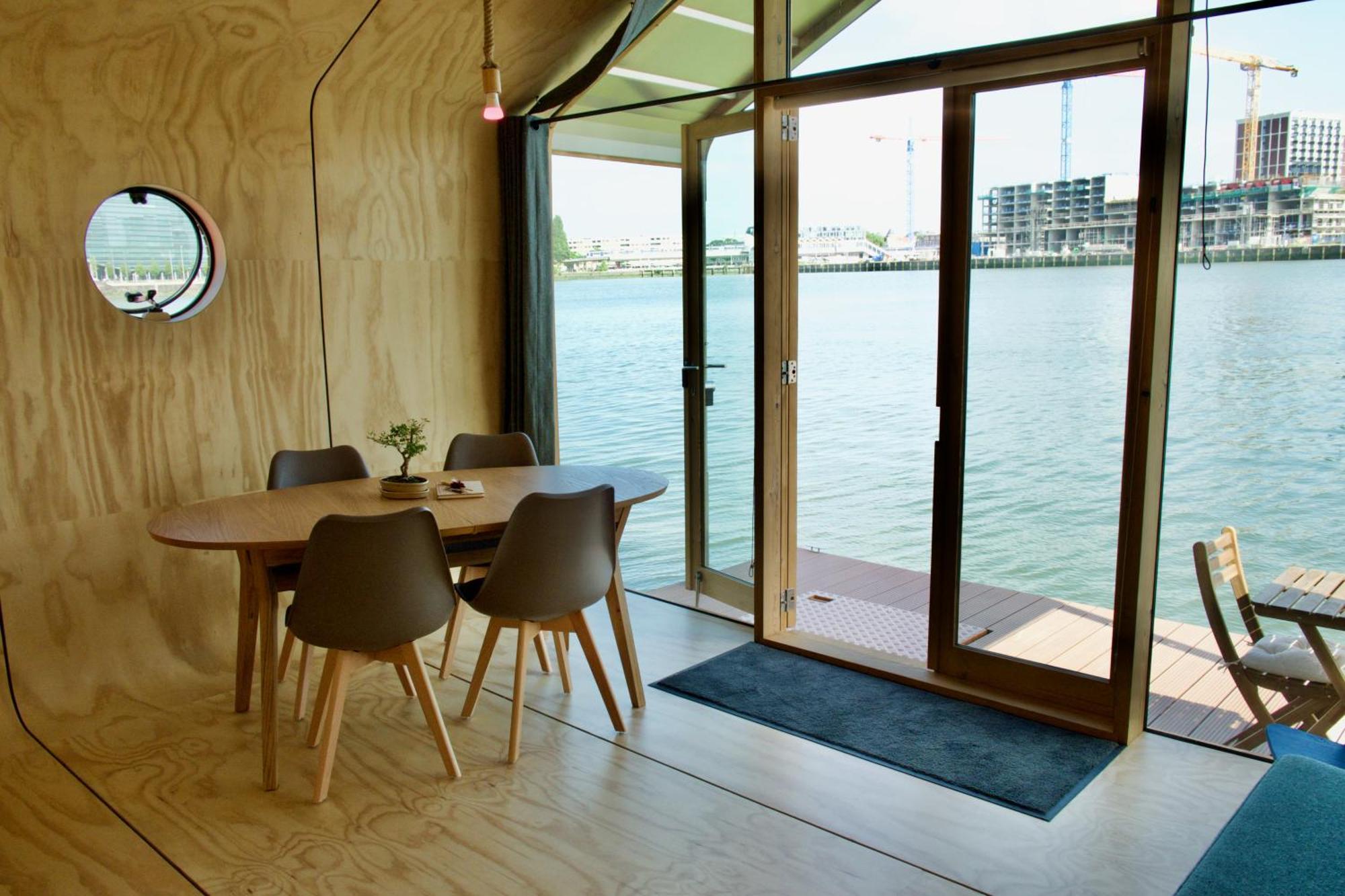 Wikkelboat Nr4 At Floating Rijnhaven Vakantiehuis