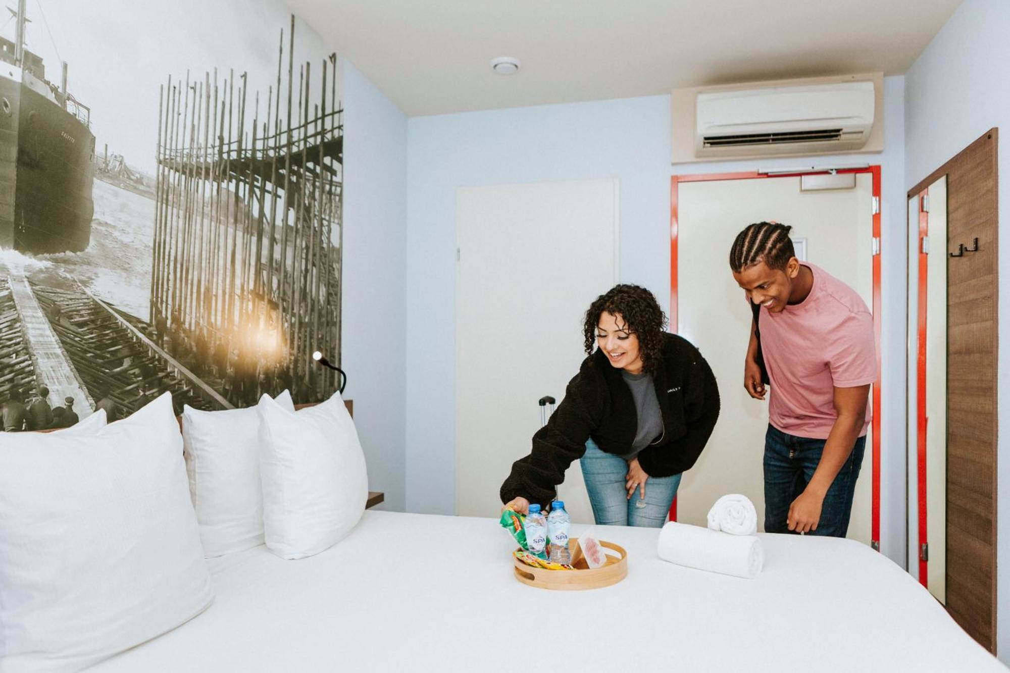 Teleport Hotel