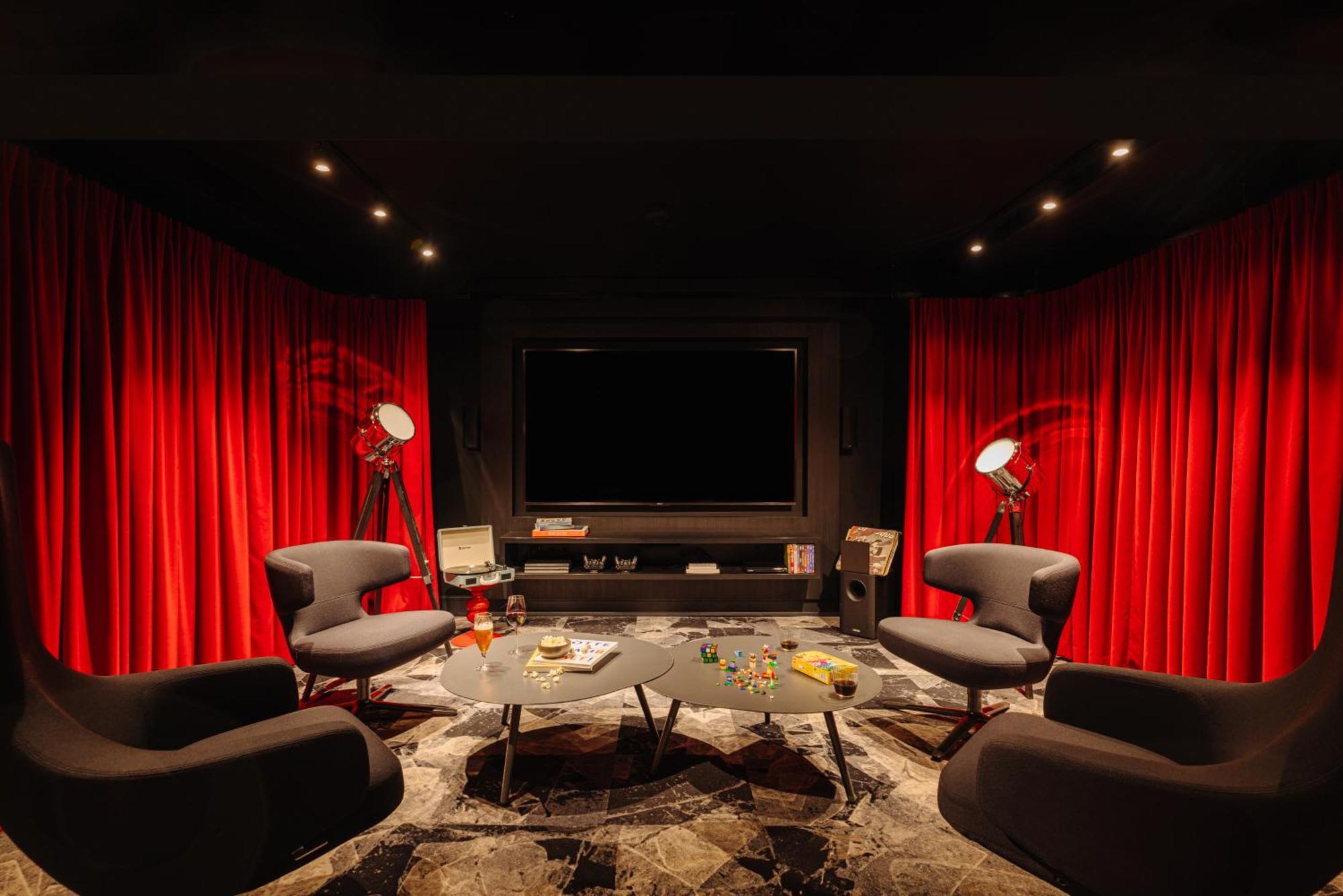 Savoy 4*