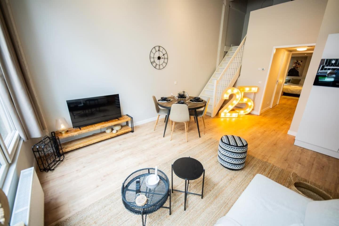 Appartement Creative 3 Bedroom 79m2 -bsh25-
