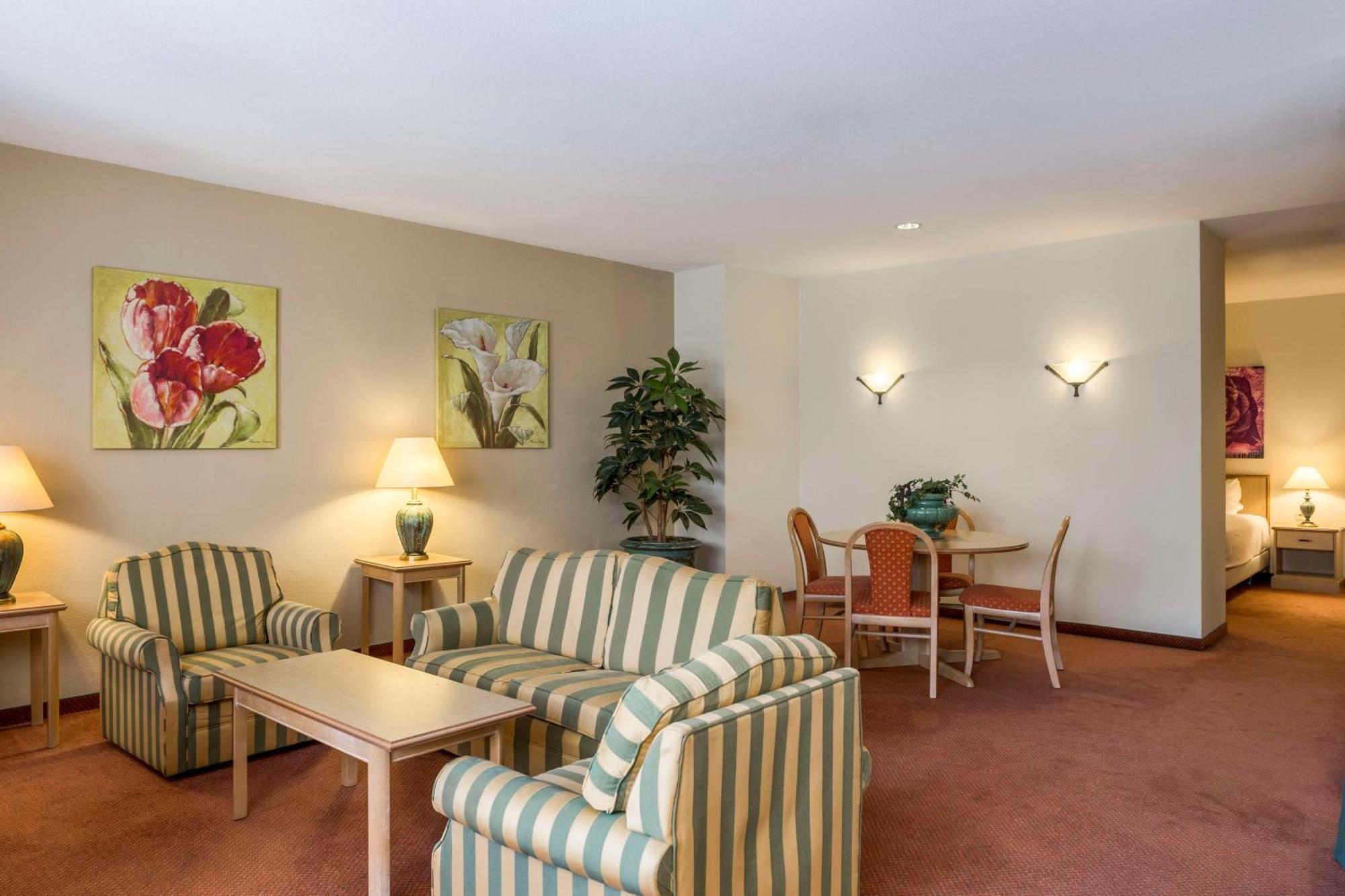 Nh Atlanta Hotel 4*