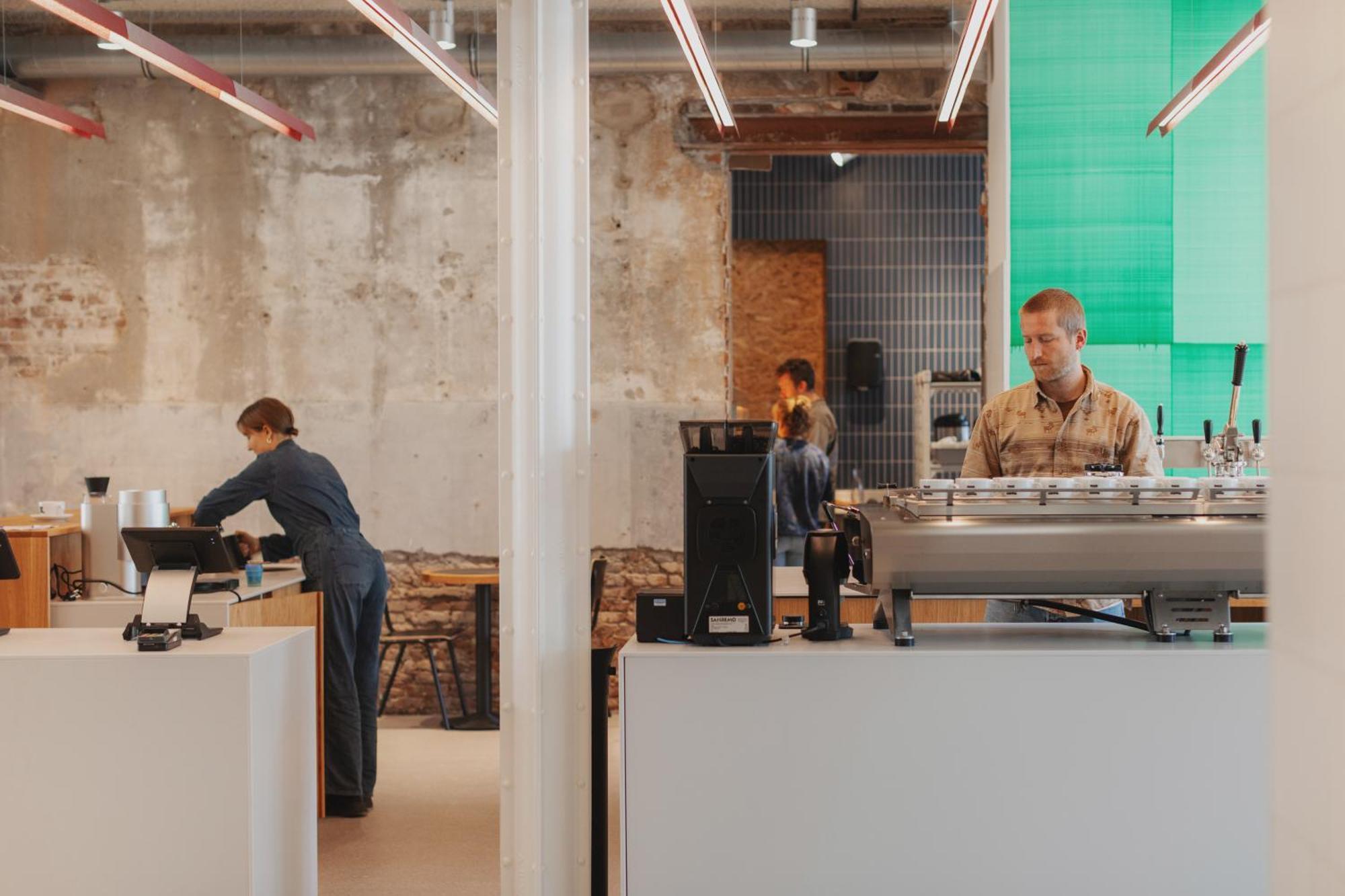 Man Met Bril Koffie Hotel *