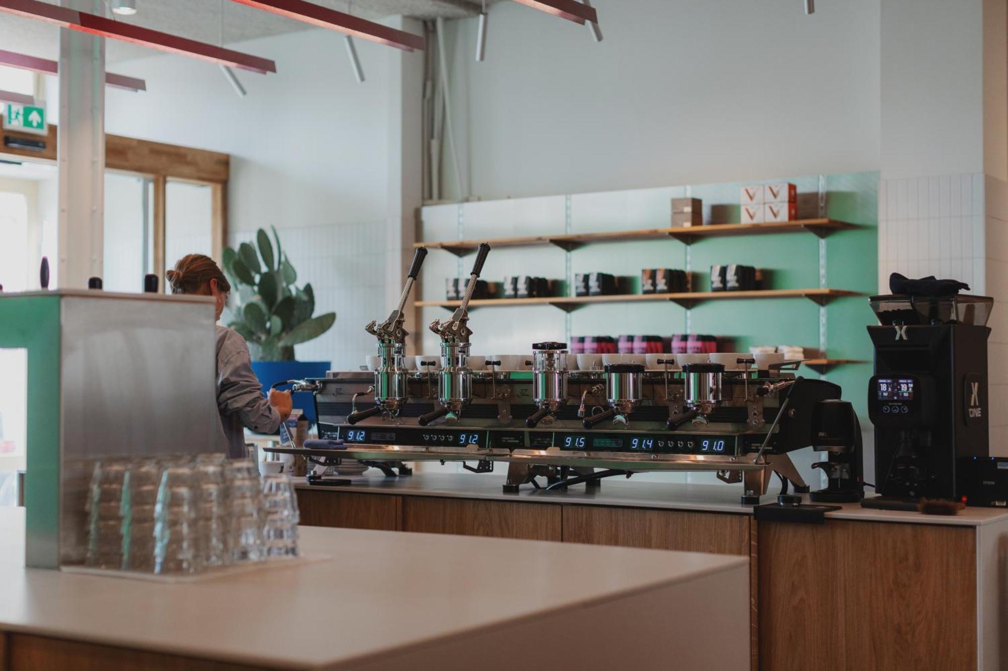 Man Met Bril Koffie Hotel Rotterdam