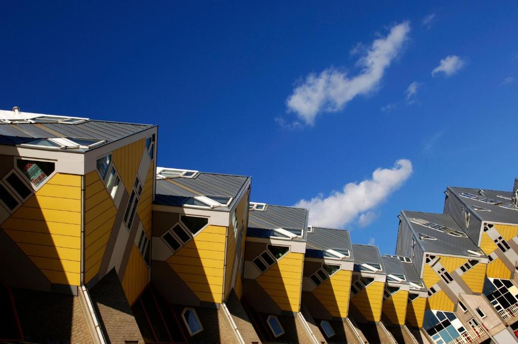 Urban Residences Aparthotel 4*