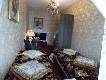 Weena House Bed & Breakfast 3*