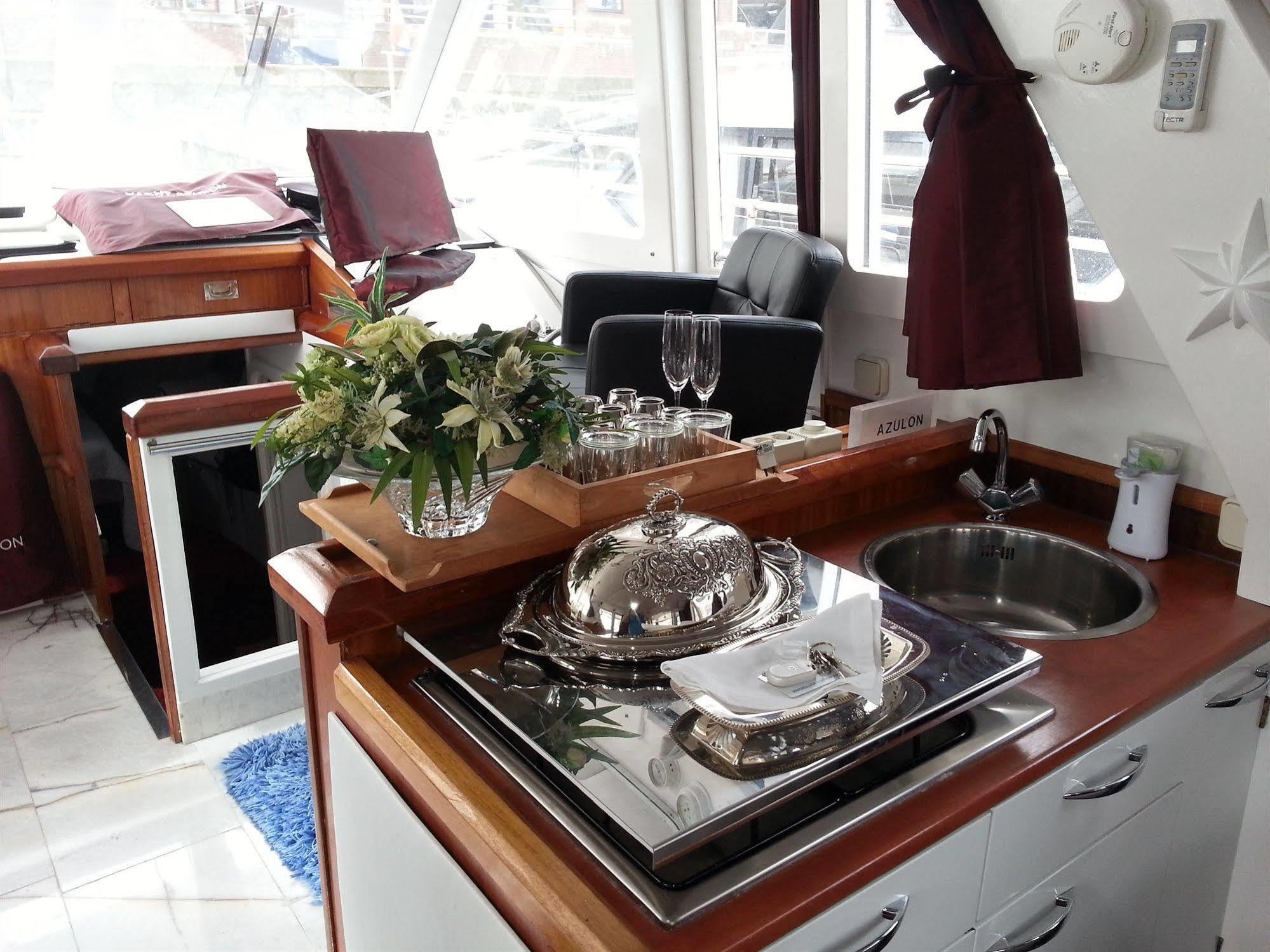 Maria Callas Yachthotel Botel 4*