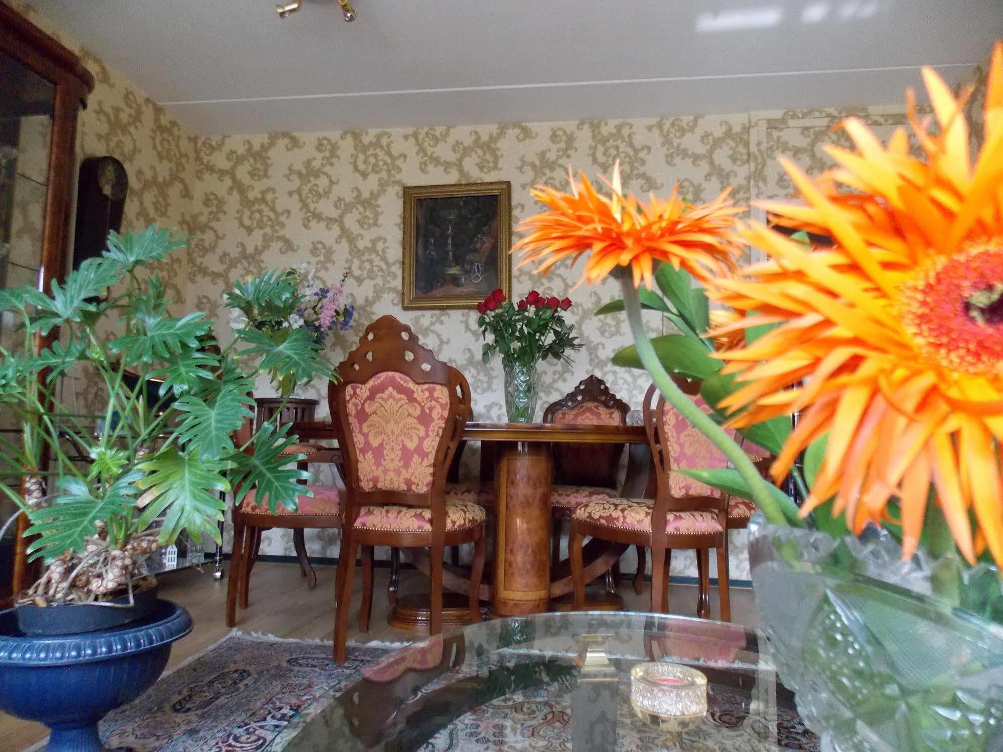 Bed & Breakfast Weena House 3*