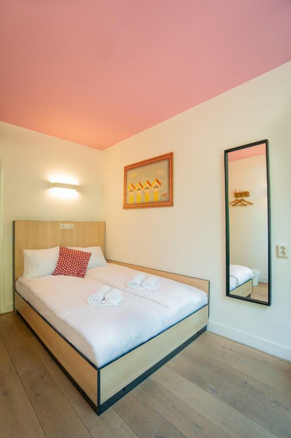 Sparks Hostel *