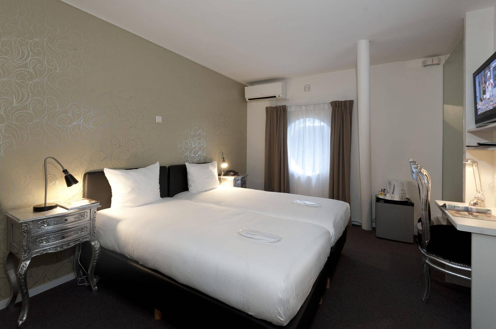 Hotel H2otel 3*