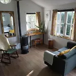 Cottage in secluded garden near centre Rotterdam