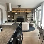 Stylish Apartment @ City Centre
