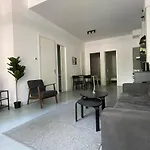 Stylish 2 Bedroom Serviced Apartment in Rotterdam