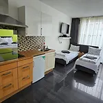 Sewdien’s Apartment Maashaven