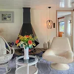 Beautiful Ship-Boat In Rotterdam With Wifi And 2 Bedrooms