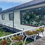 Beautiful Ship-Boat In Rotterdam With Wifi And 2 Bedrooms