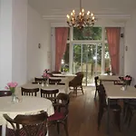 Floris Hotel