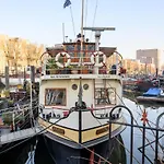 Boatapartment Animathor On Top Location