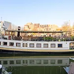 Boatapartment Animathor On Top Location