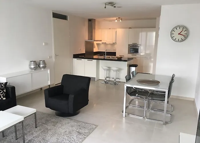 Calypso 2 Bedroom Apartment With Parking 692*Non Smoking*