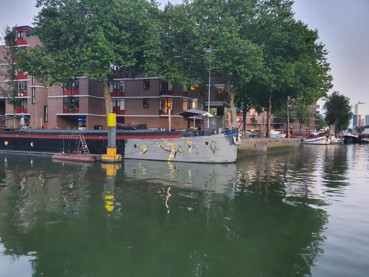 Houseboat Botel Rotterdam
