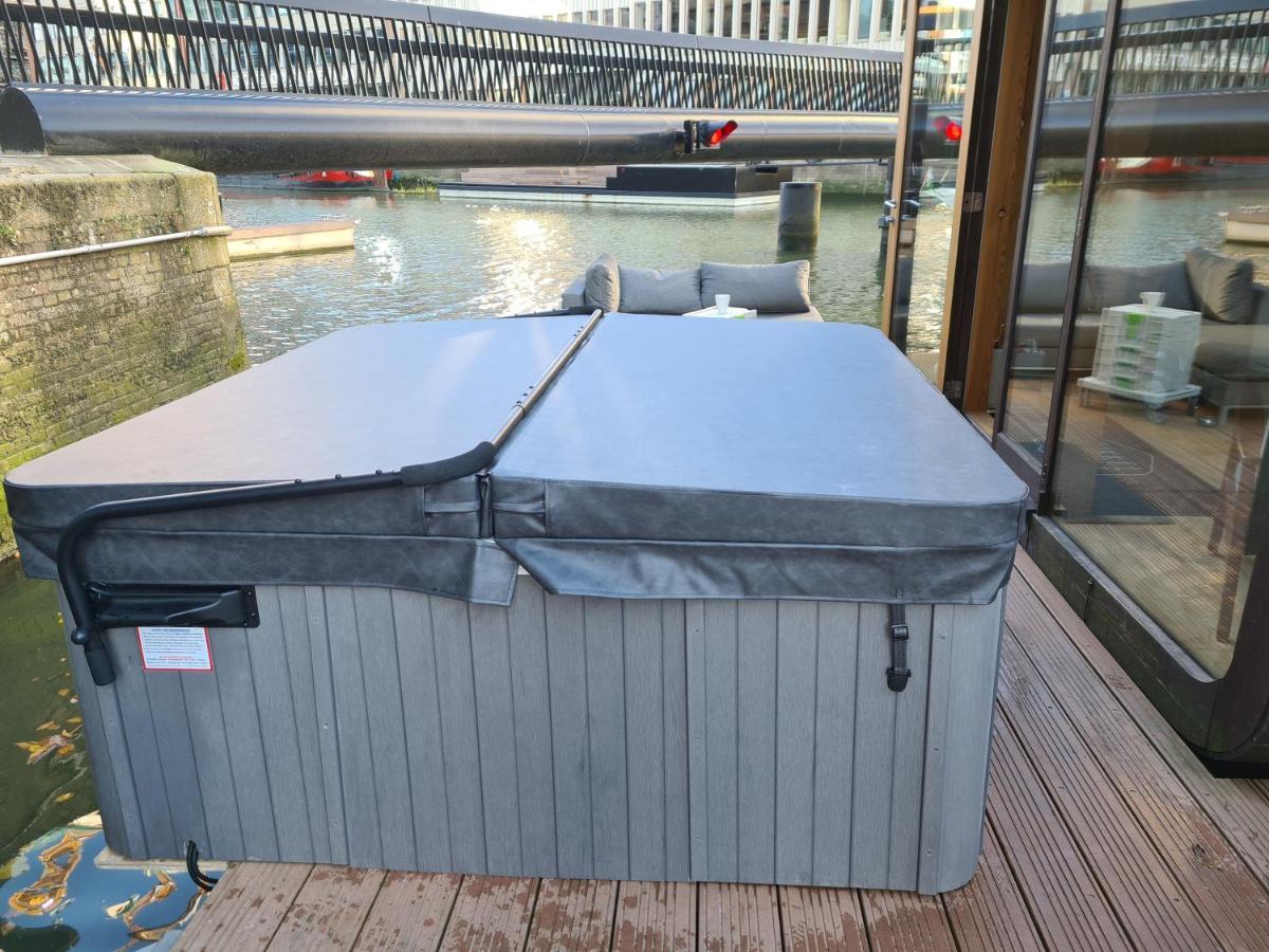 Wikkelboats At Wijnhaven