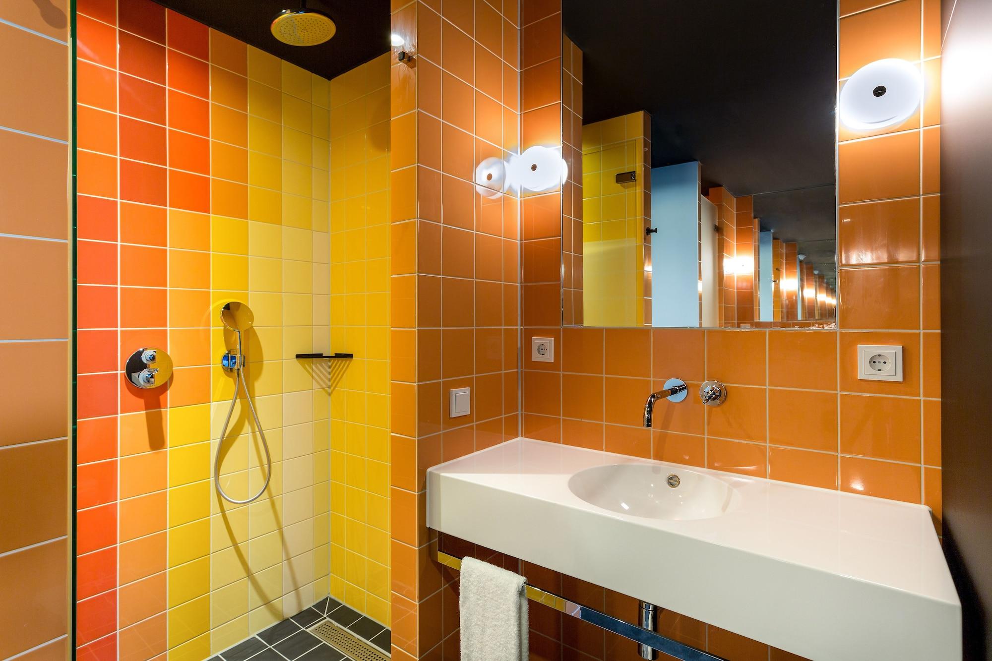 Mate Bruno, Hotel Rotterdam