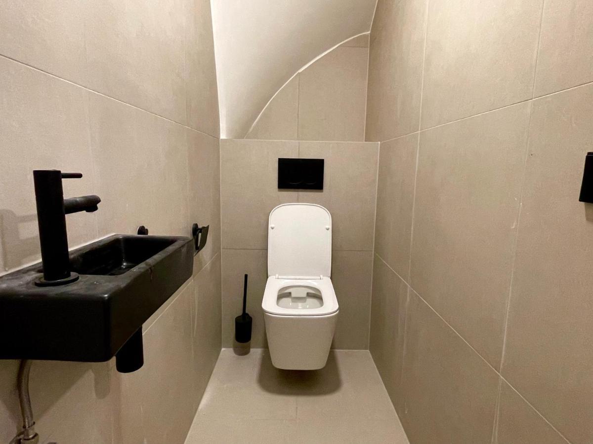 Beautiful 1 Bedroom Serviced 76m2 -mnl B-