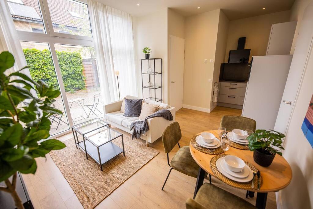 Vakantiehuis Elegant 2 Bedroom Serviced 54m2 -mst40e- Rotterdam