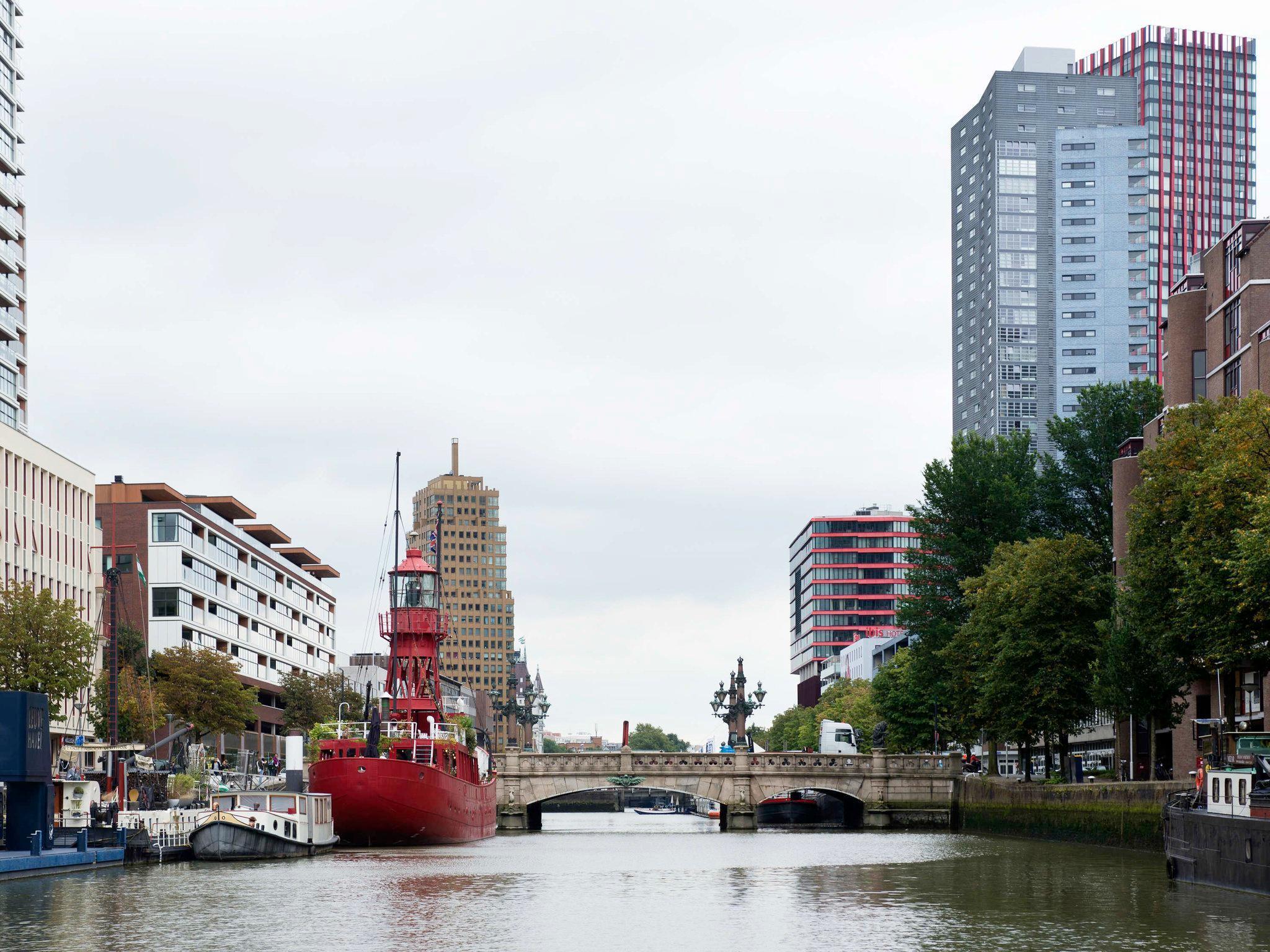 Ibis Centre Hotel 3*