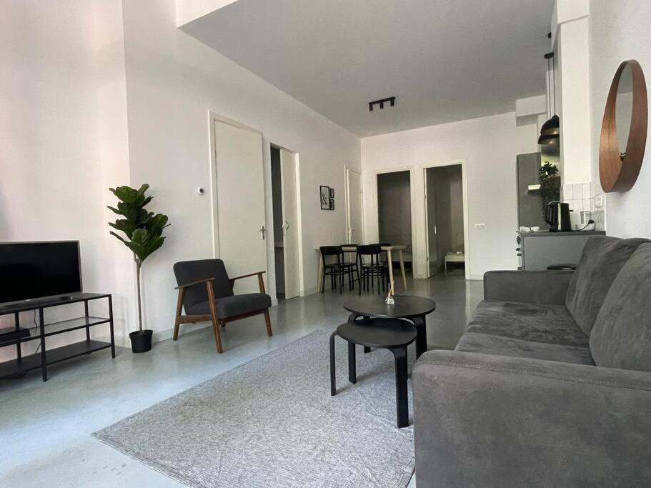Stylish 2 Bedroom Serviced In Appartement Rotterdam