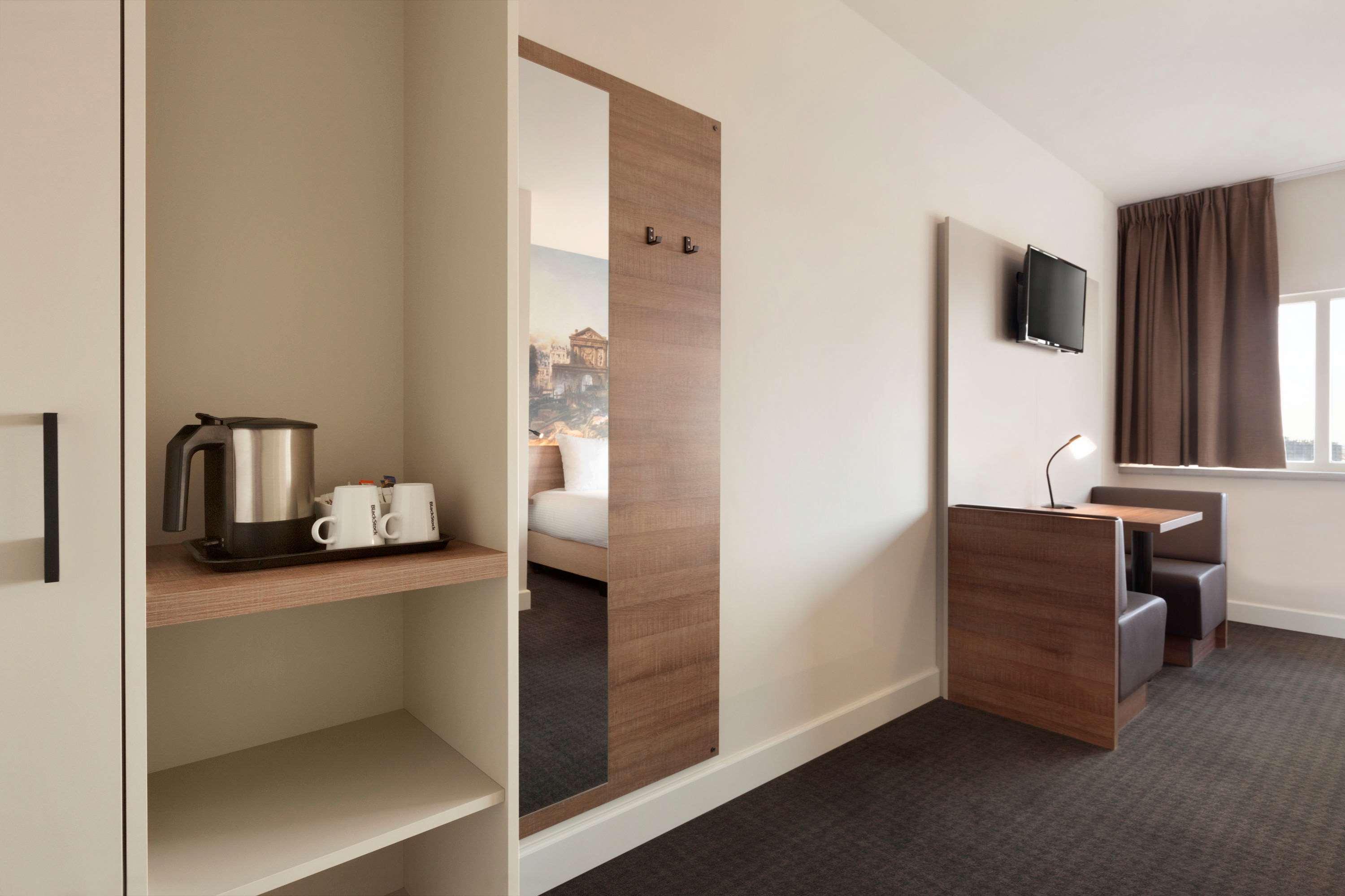 Teleport Hotel