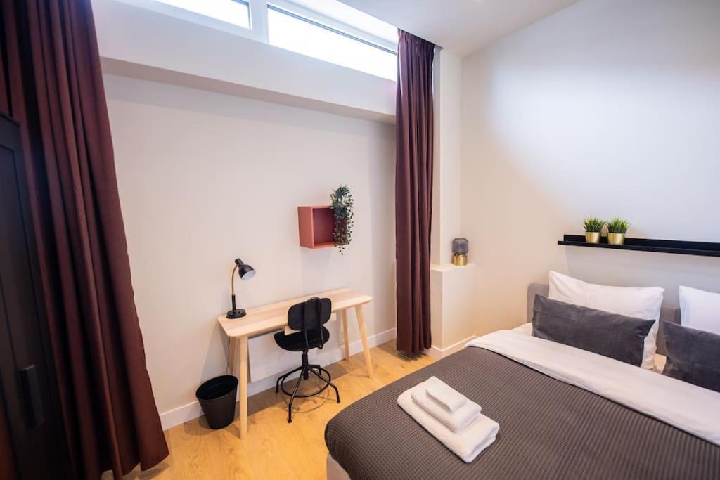 Elegant 2 Bedroom Serviced 54m2 -mst40e- Vakantiehuis *