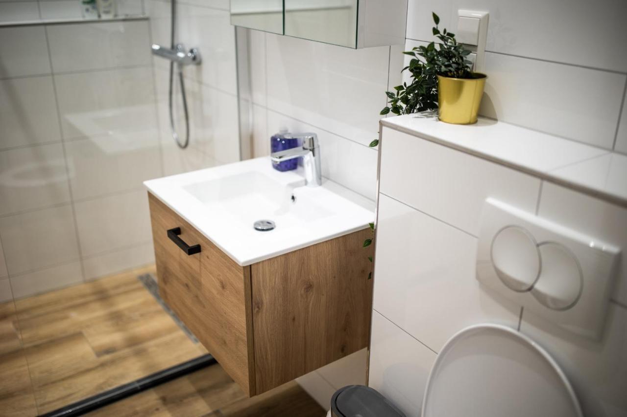 Quality 2 Bedroom Serviced 72m2 -vp2a- * Rotterdam