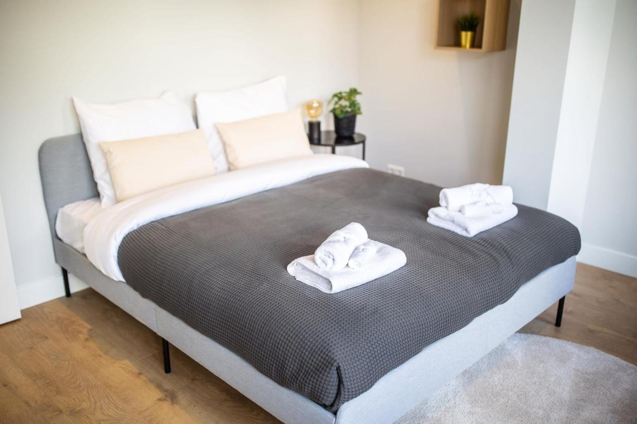Quality 2 Bedroom Serviced 72m2 -vp2a- Rotterdam