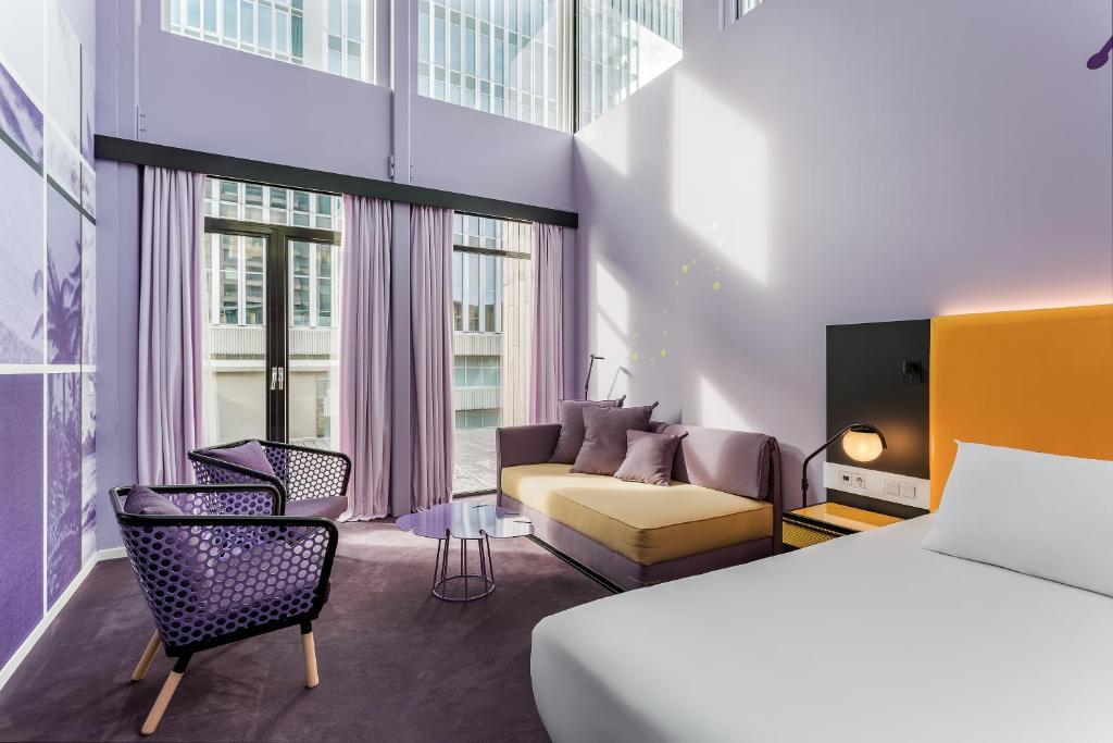 Mate Bruno, Hotel