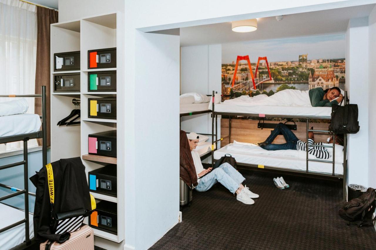 Hotel Teleport