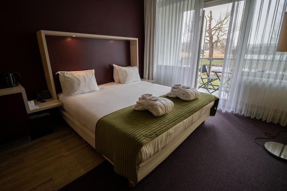 Hotel Amrath Airport 4*
