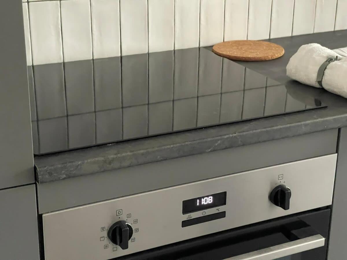 Stylish 2 Bedroom Serviced In Rotterdam
