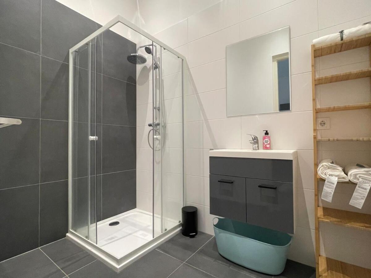 Stylish 2 Bedroom Serviced In Appartement Rotterdam
