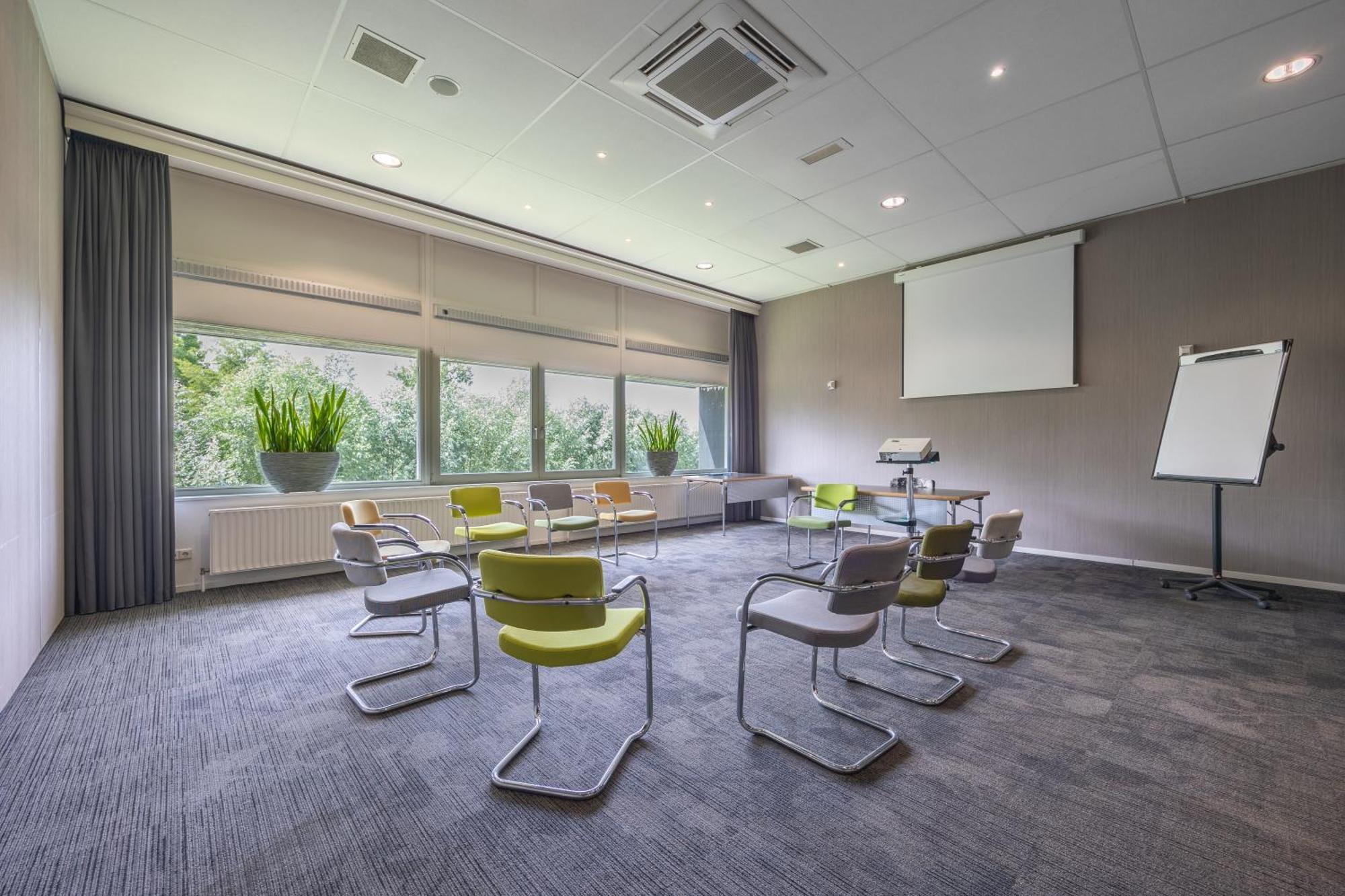 Hotel Amrath Airport 4*