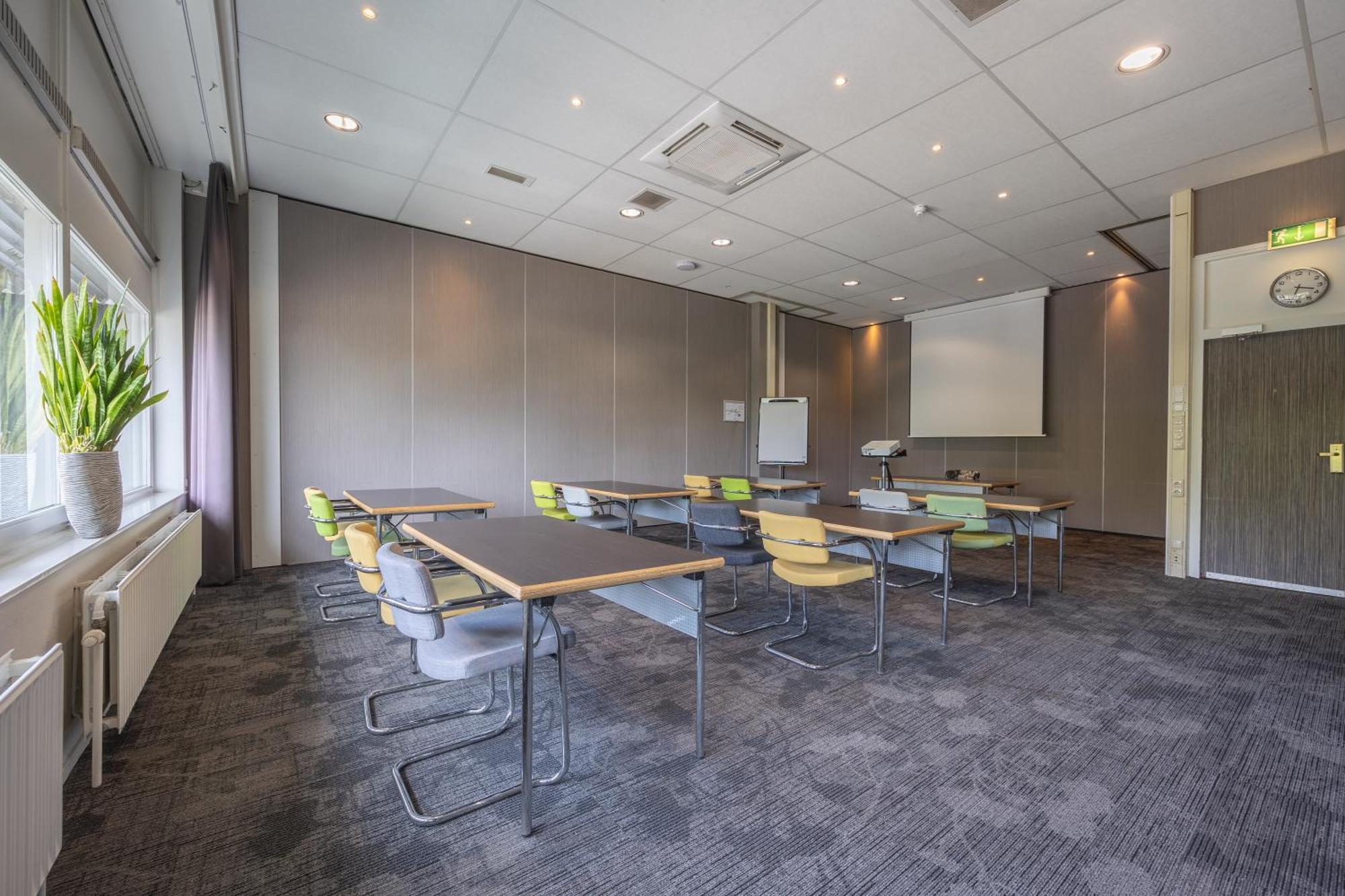 Amrath Airport Hotel 4*