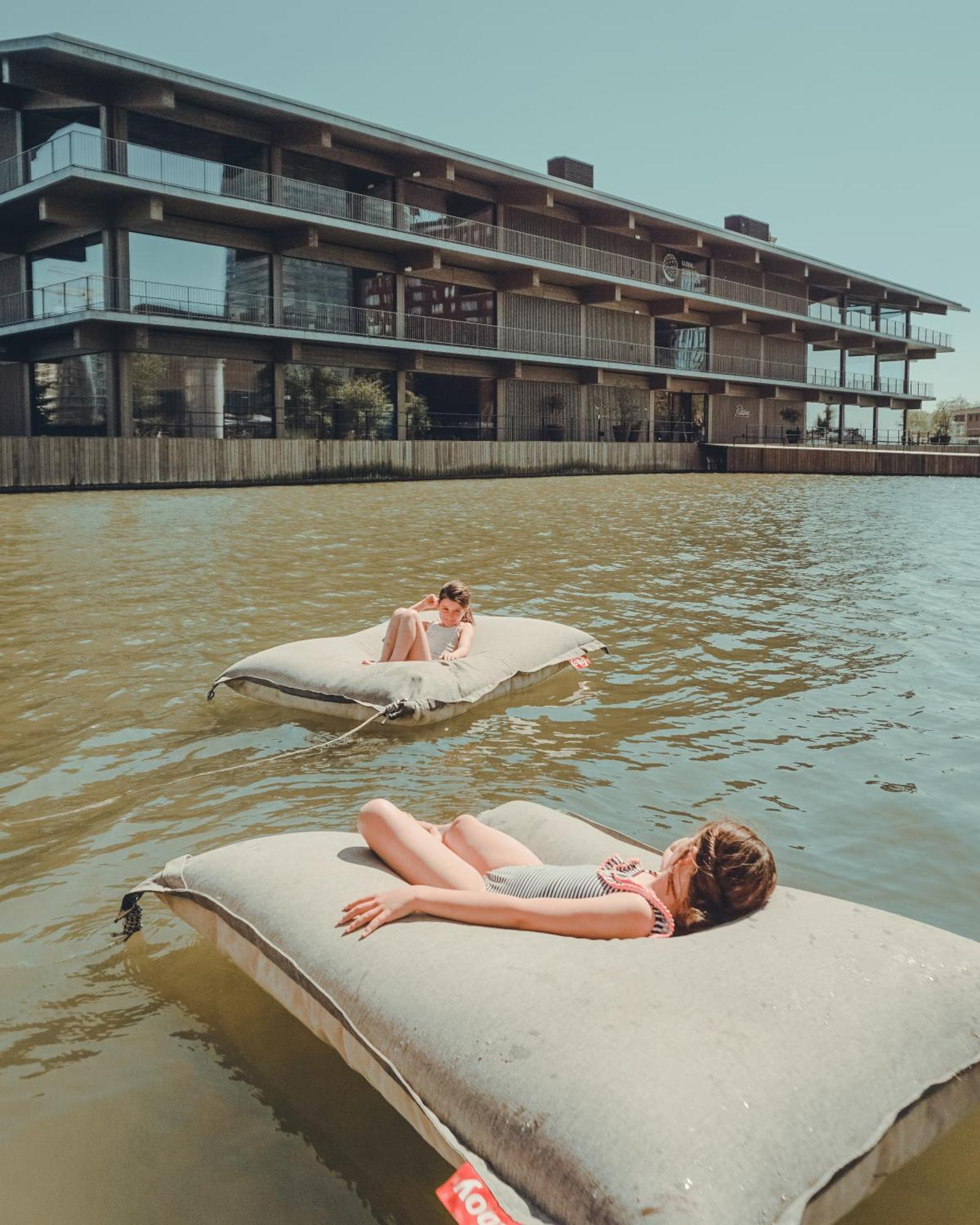 Wikkelboat Nr4 At Floating Rijnhaven Vakantiehuis