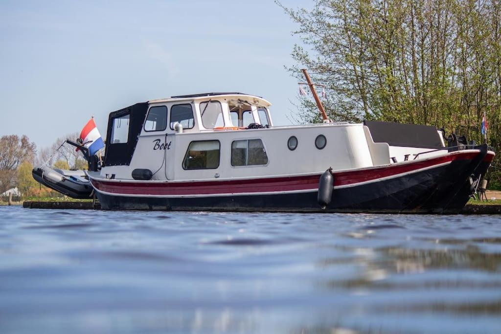 Classic Boat 4-6p Boco Living Marina