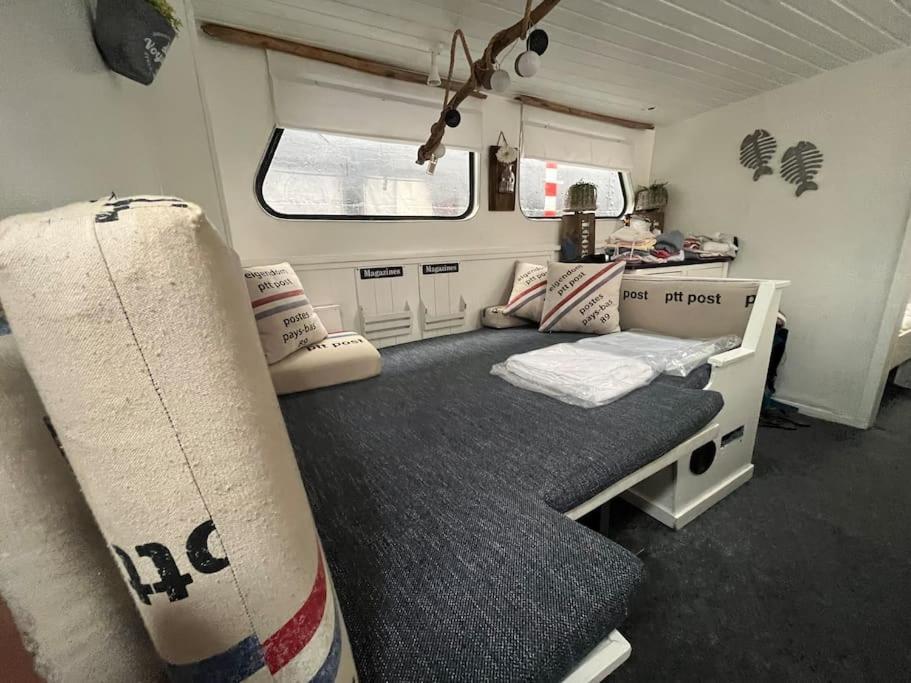 Classic Boat 4-6p Boco Living Marina Apartment