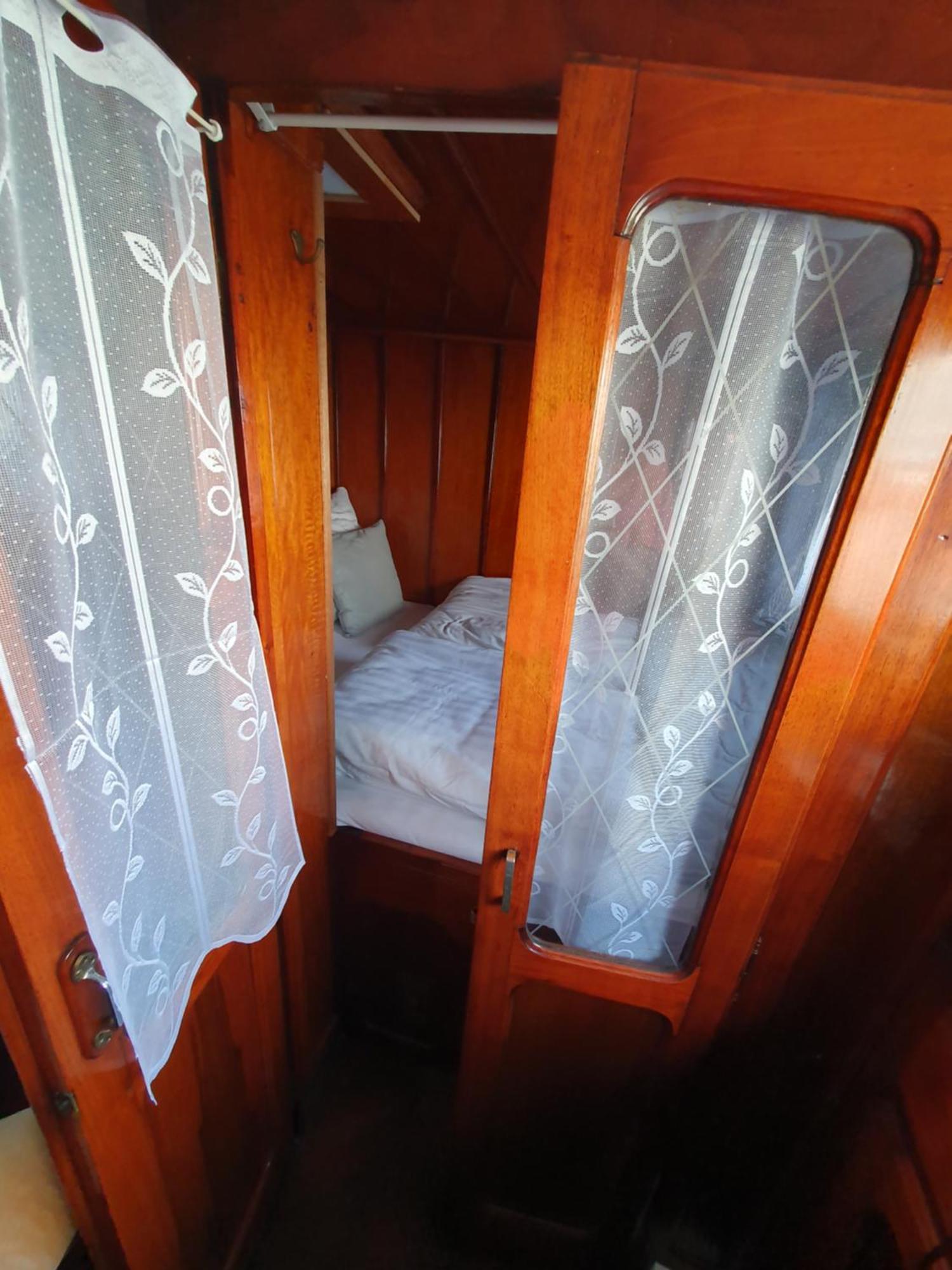 Botel Houseboat *