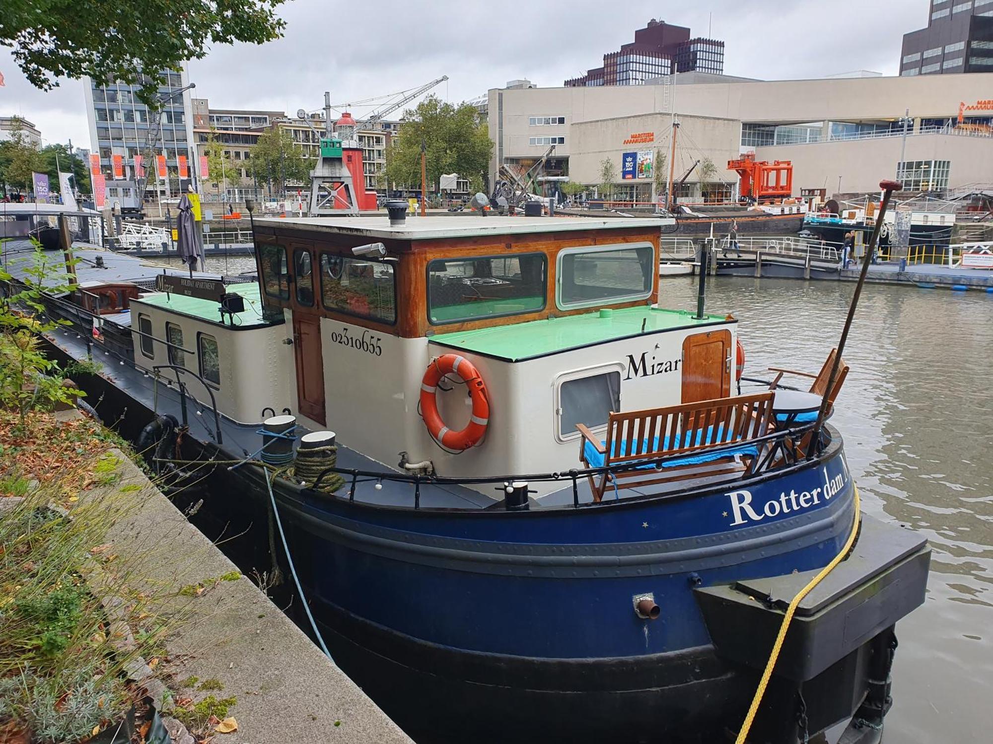 Houseboat Botel Rotterdam