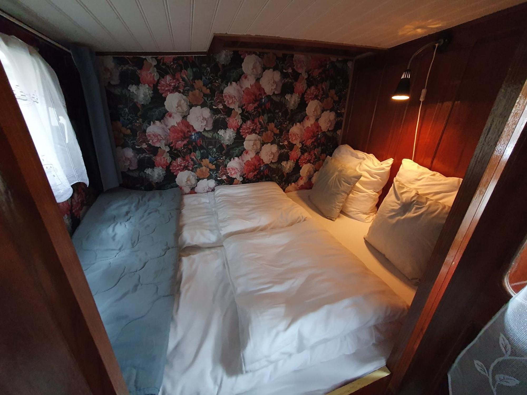 Botel Houseboat Rotterdam